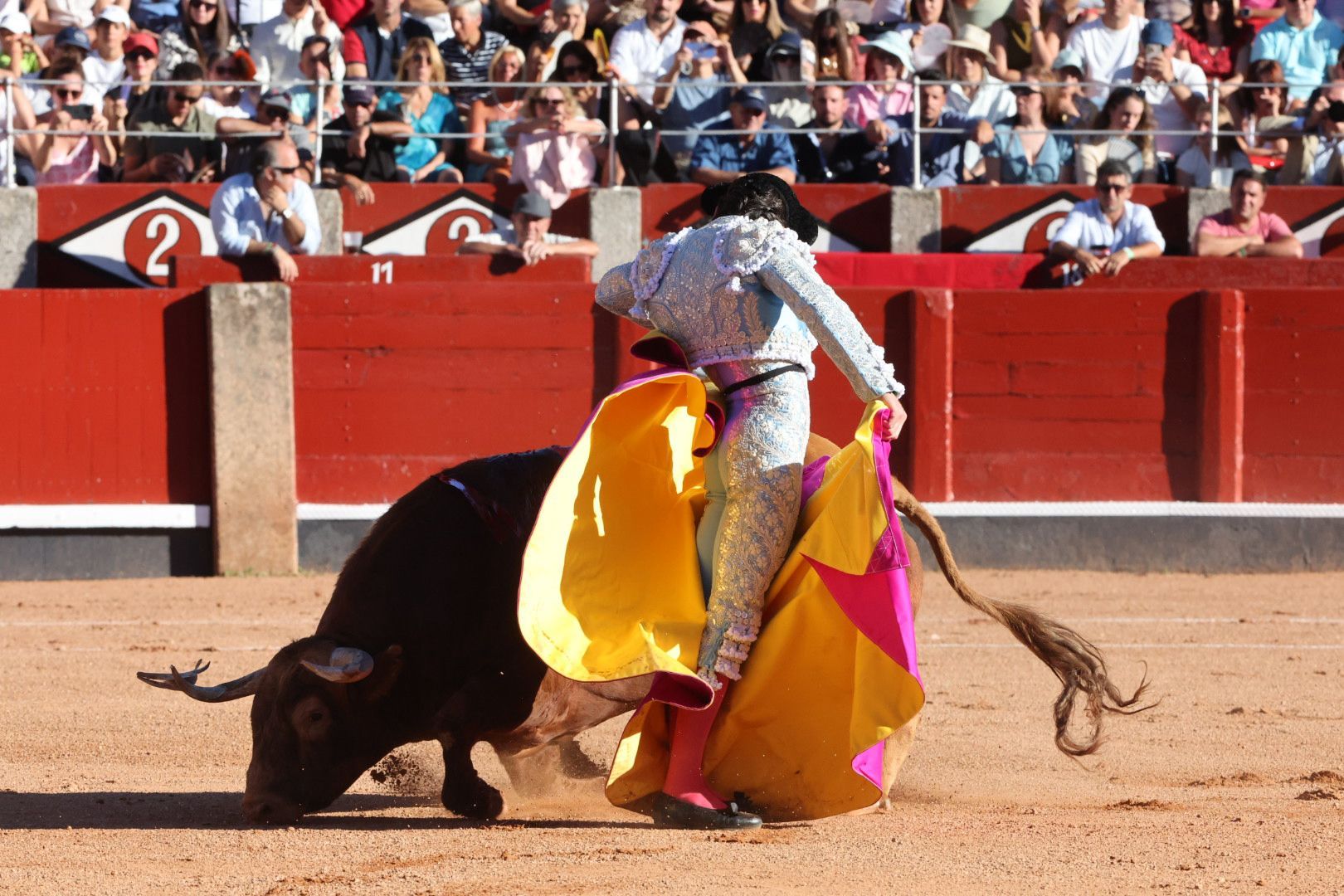 Puerta grande para Emilio de Justo con toro indultado en el cuarto de la tarde