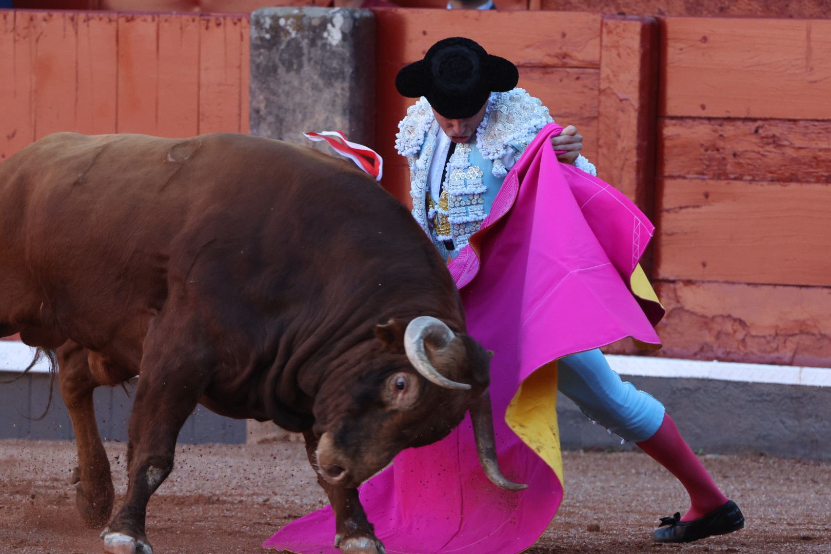 Puerta grande para Emilio de Justo con toro indultado en el cuarto de la tarde