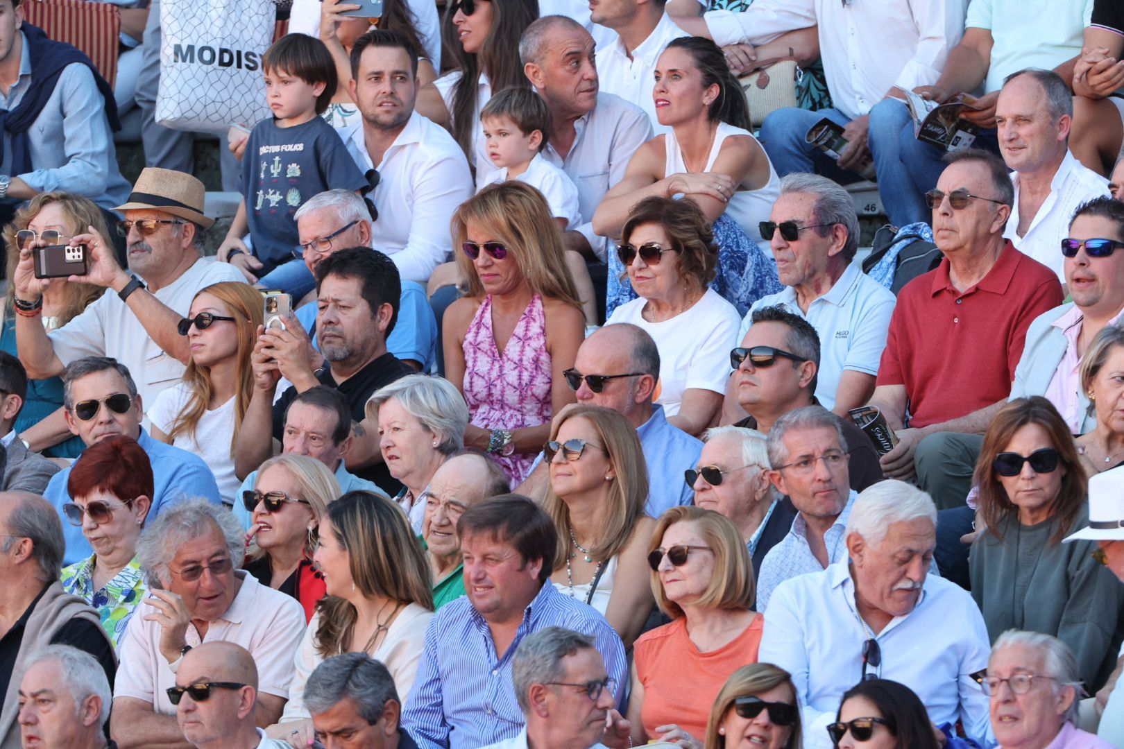 Puerta grande para Emilio de Justo con toro indultado en el cuarto de la tarde