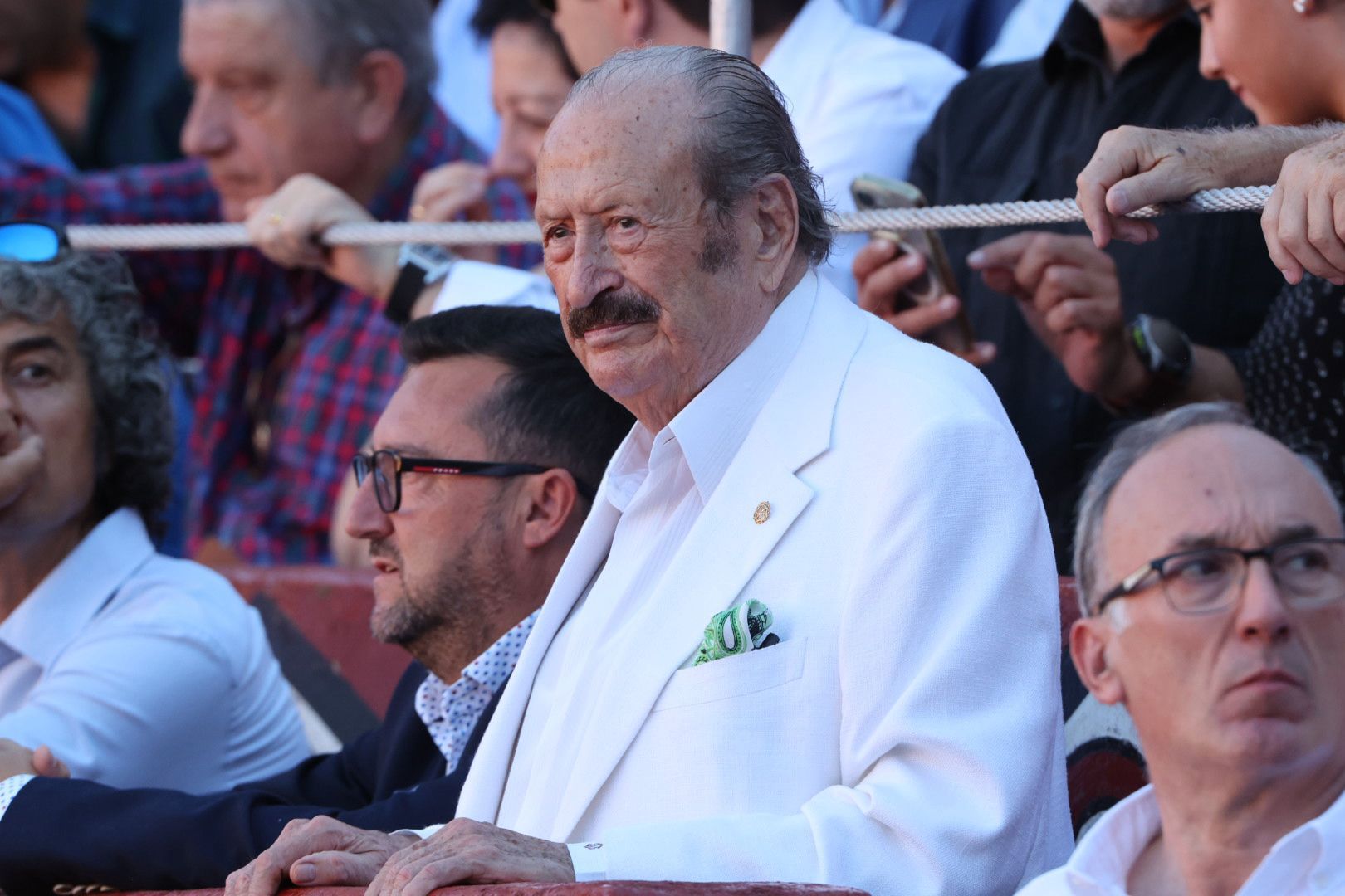 Puerta grande para Emilio de Justo con toro indultado en el cuarto de la tarde