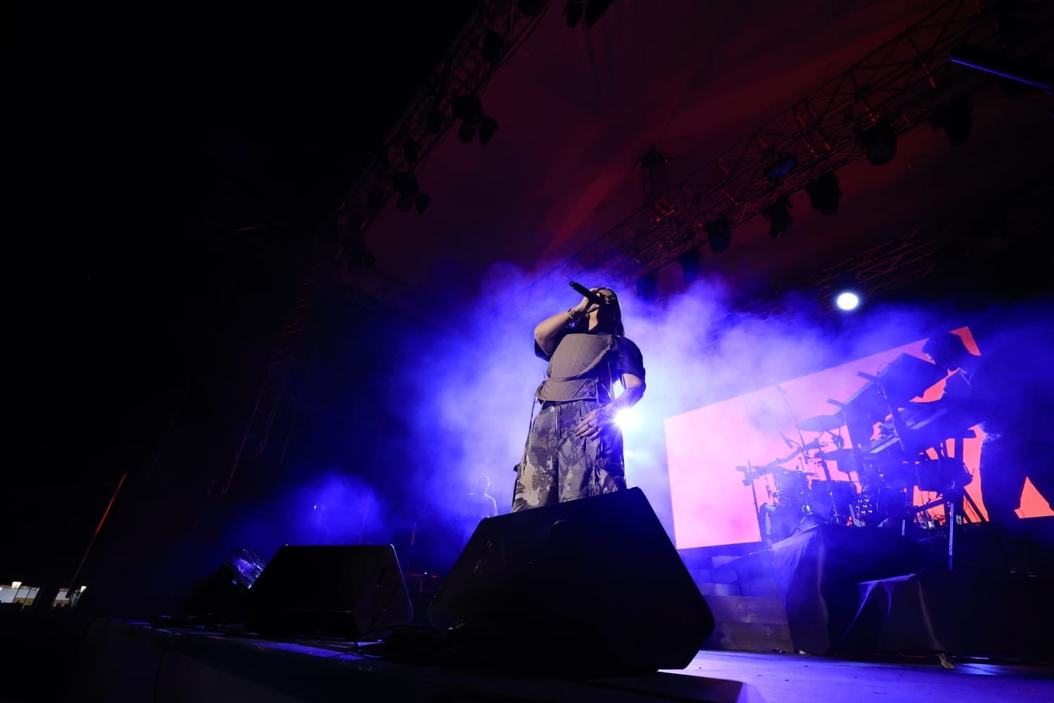 Lia Kali contagia sus ritmos urbanos a la Plaza Mayor de Salamanca