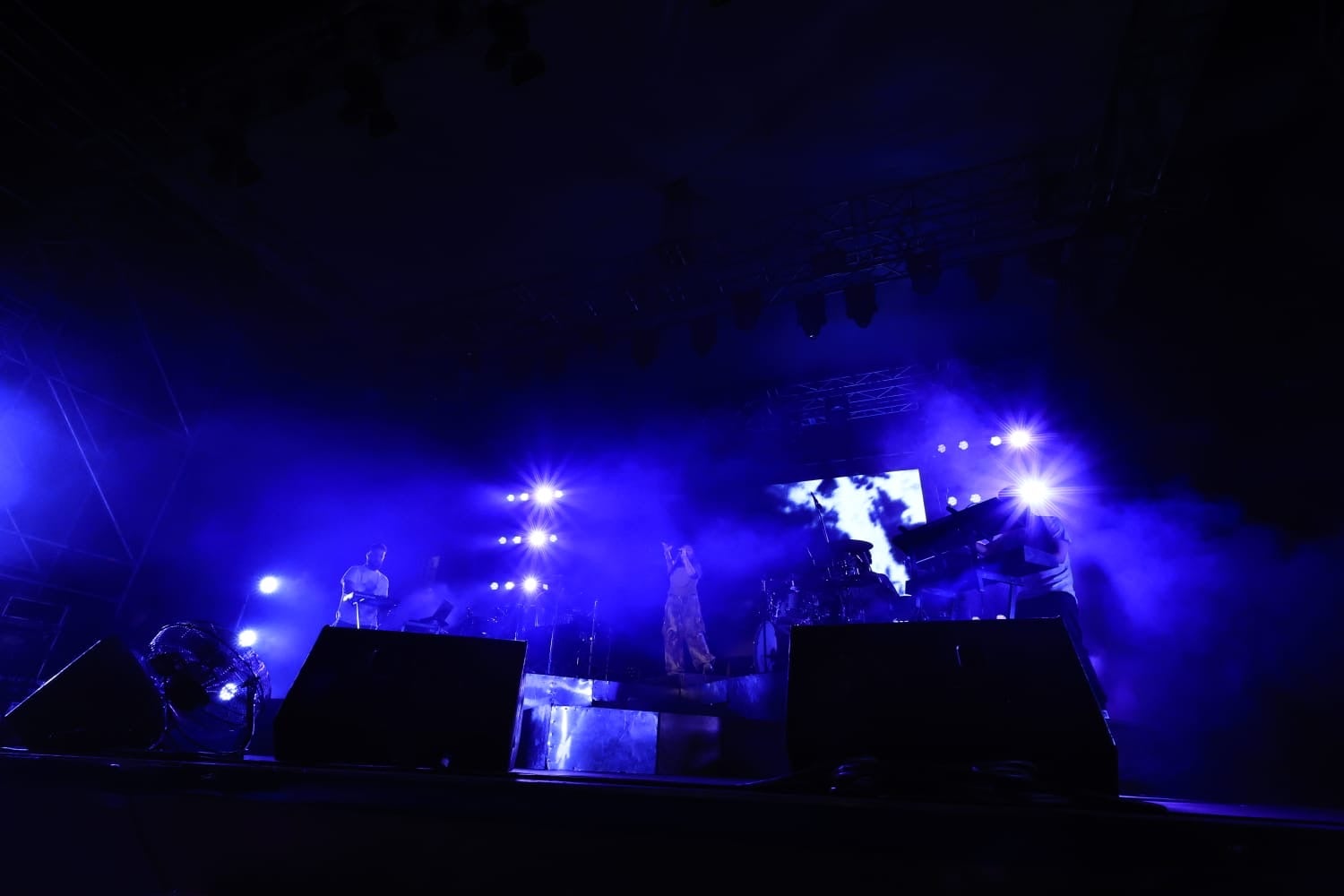 Lia Kali contagia sus ritmos urbanos a la Plaza Mayor de Salamanca