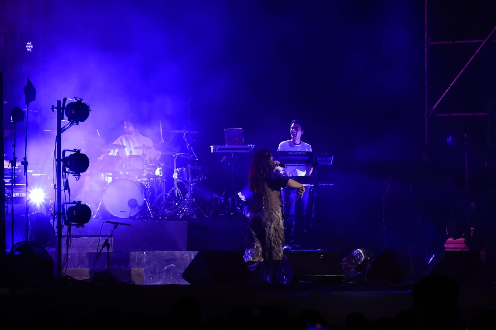 Lia Kali contagia sus ritmos urbanos a la Plaza Mayor de Salamanca