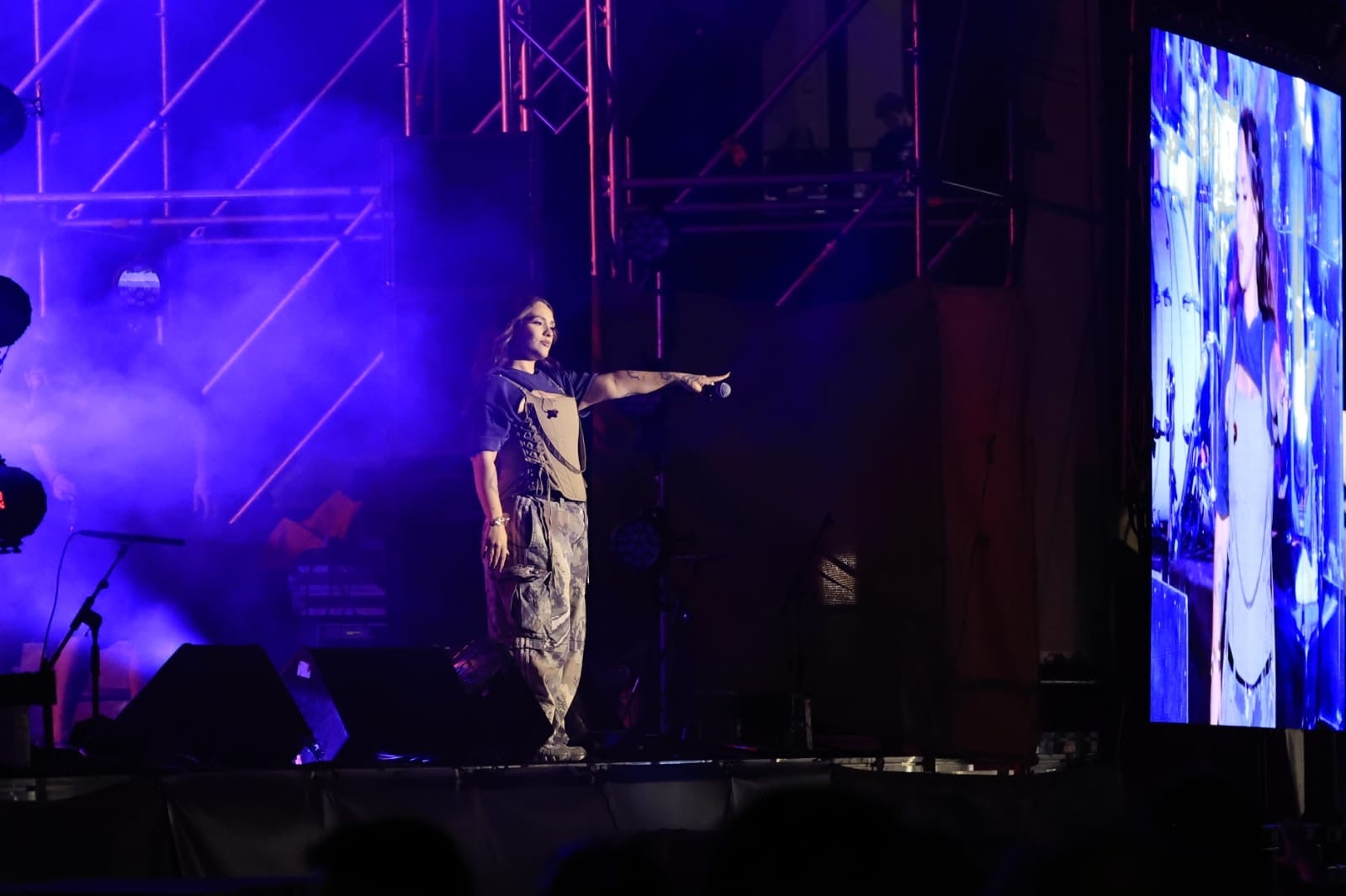 Lia Kali contagia sus ritmos urbanos a la Plaza Mayor de Salamanca