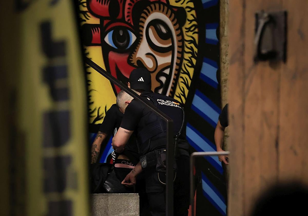 Policía Nacional de Salamanca en un cacheo en una imagen de archivo.