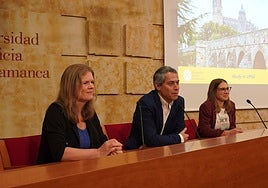 El vicerrector de Relaciones Internacionales y Cooperación, Luis Alberto Rivas, junto a varios miembros del Servicio de Relaciones Internacionales.