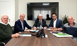 Participantes en el acuerdo firmado entre Caja Rural de Salamanca y ASFERSA.