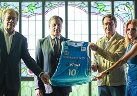 Presentación de la nueva equipación del CB Perfumerías Avenida.