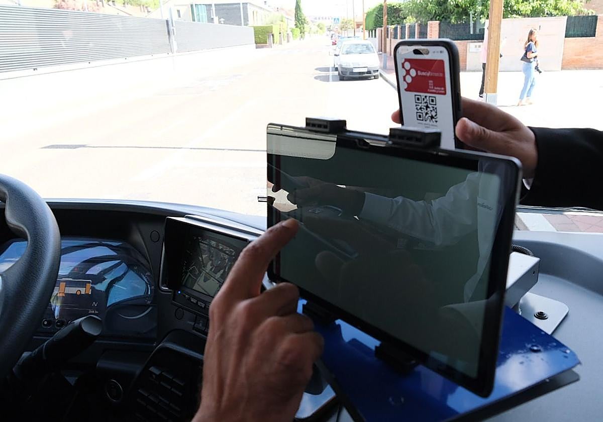 Un conductor en un vehículo equipado para el uso de Buscyl.