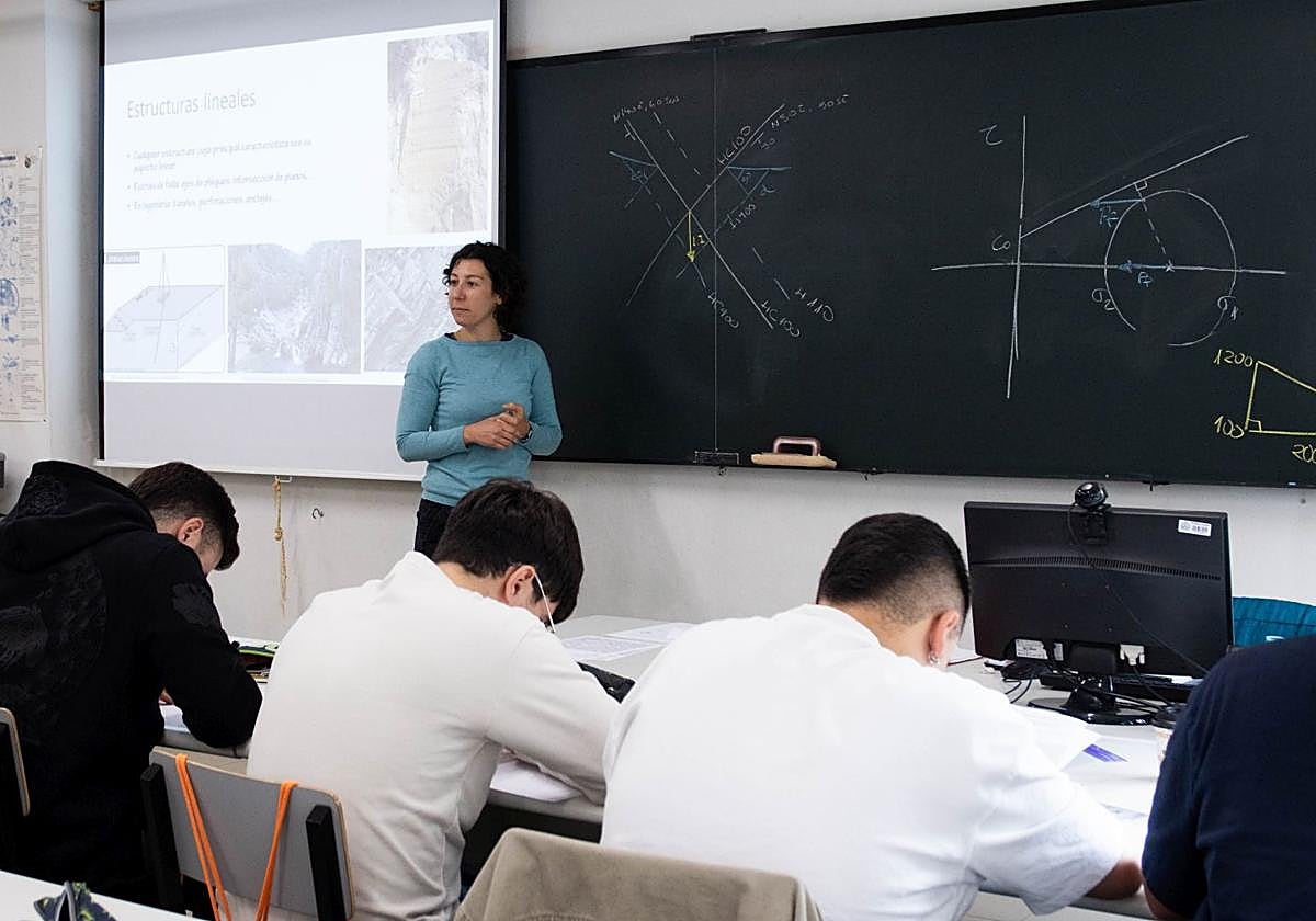 Alumnos y docente en la Universidad de Salamanca.