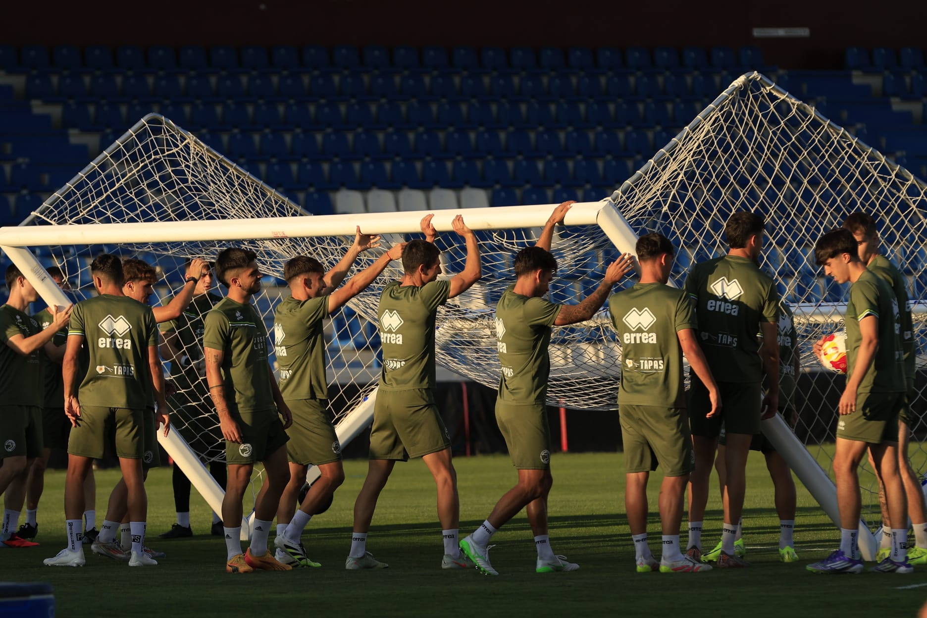 En imágenes, el entrenamiento del primer equipo de Unionistas a las órdenes del entrenador del Juvenil A