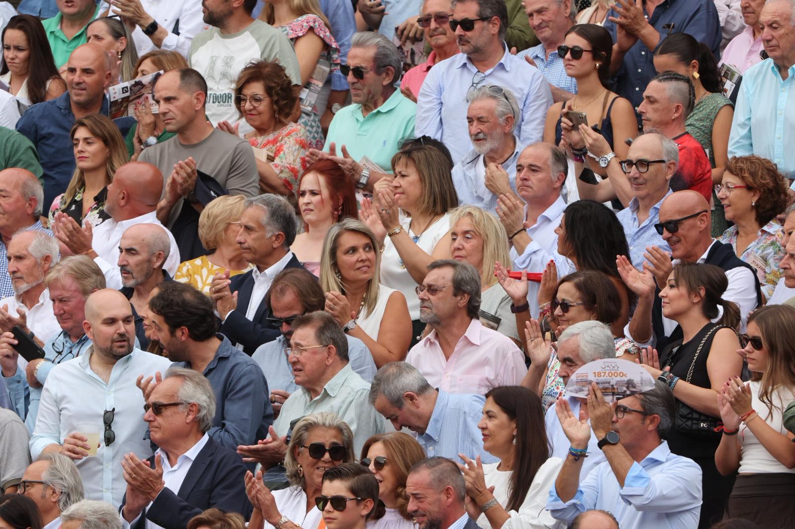 Lleno de caras conocidas en Salamanca para ver a Morante en tarde de &#039;no hay billetes&#039;