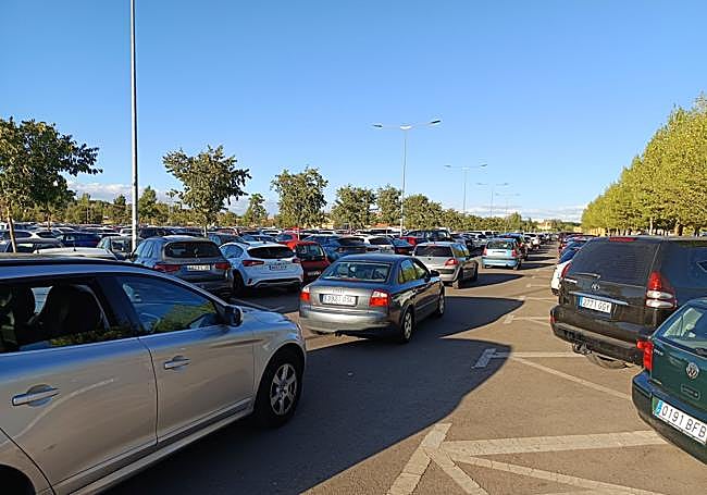 Ni un sitio libre en el aparcamiento.