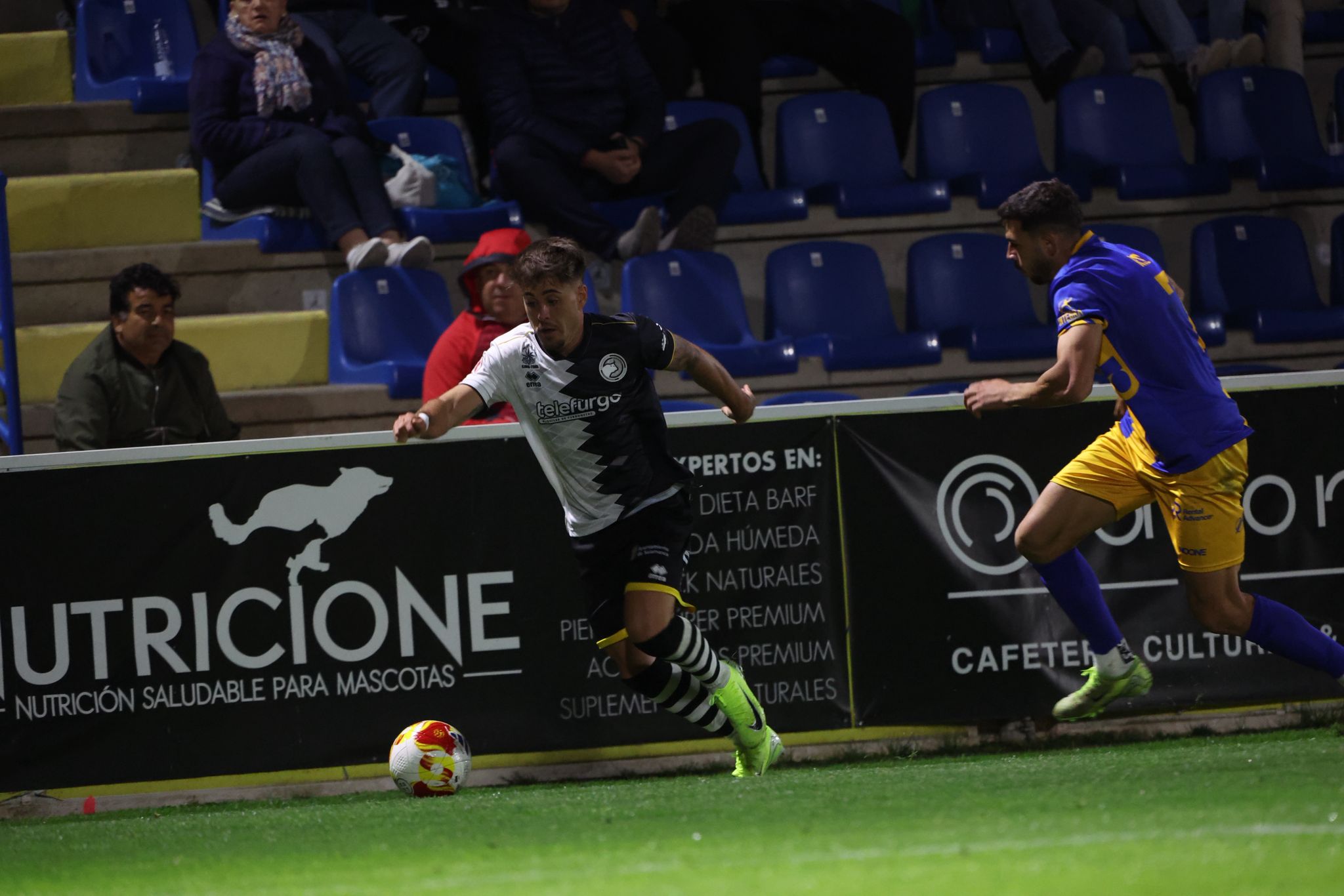 Unionistas remonta al Real Avilés y consigue los tres primeros puntos de la temporada