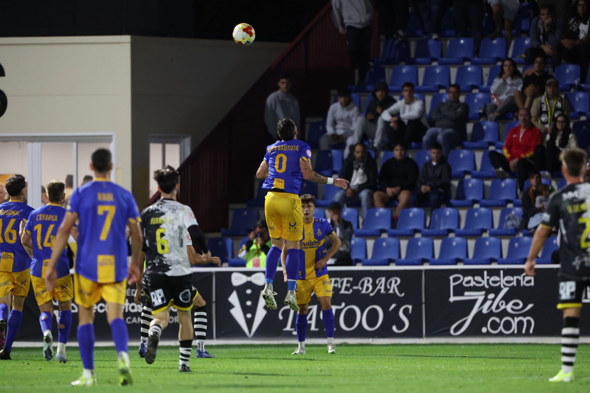 Unionistas remonta al Real Avilés y consigue los tres primeros puntos de la temporada