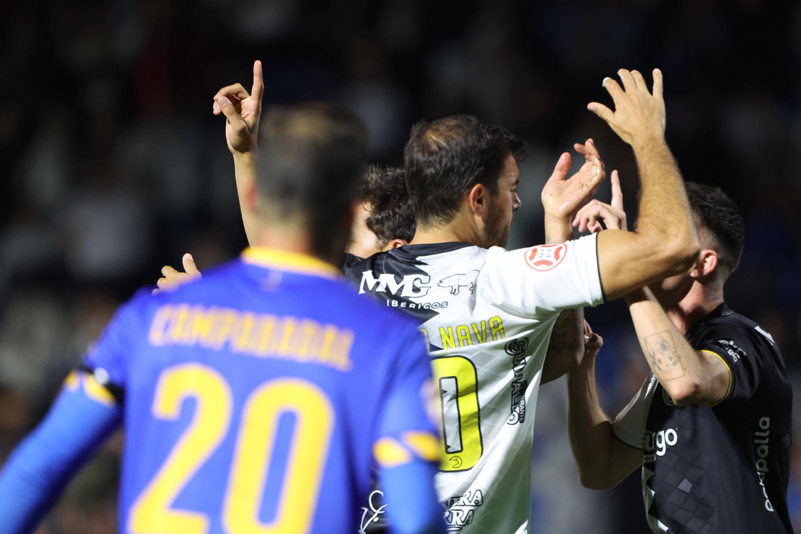 Unionistas remonta al Real Avilés y consigue los tres primeros puntos de la temporada