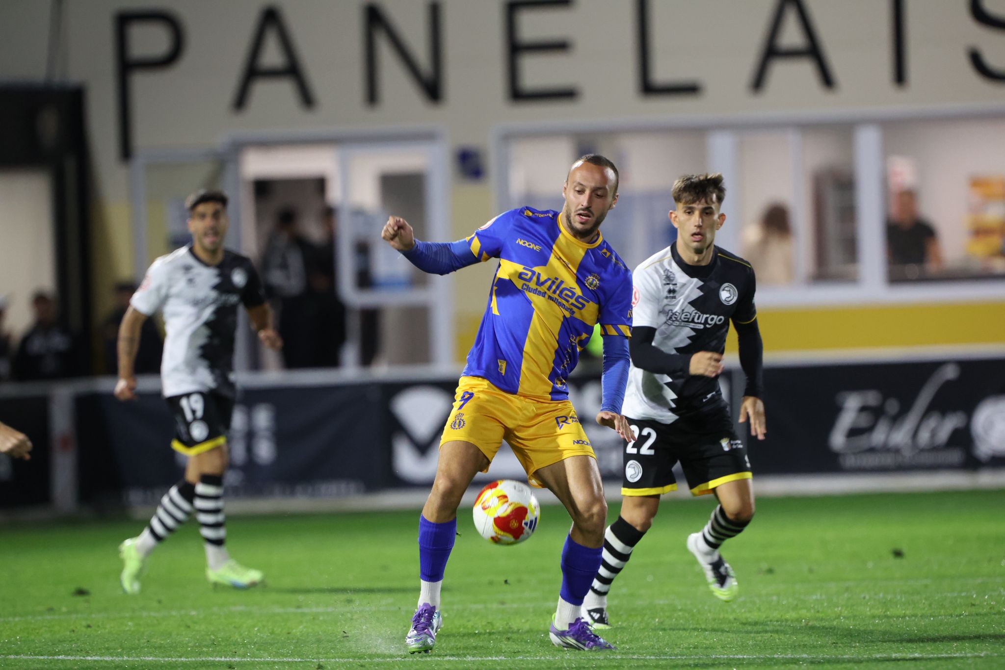 Unionistas remonta al Real Avilés y consigue los tres primeros puntos de la temporada