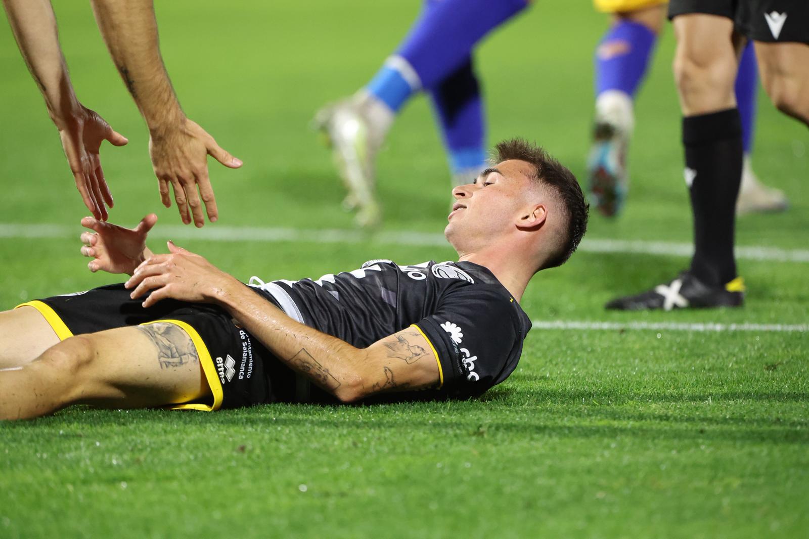 Unionistas remonta al Real Avilés y consigue los tres primeros puntos de la temporada