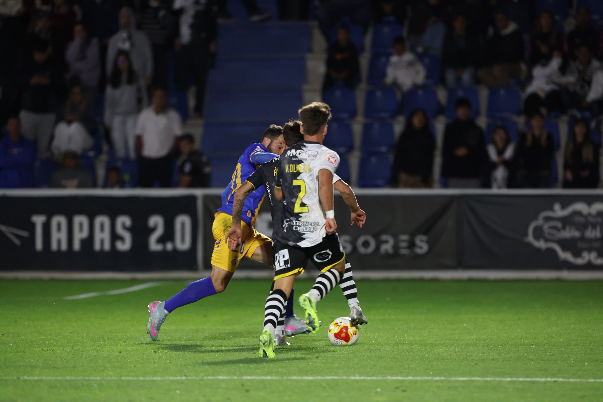 Unionistas remonta al Real Avilés y consigue los tres primeros puntos de la temporada