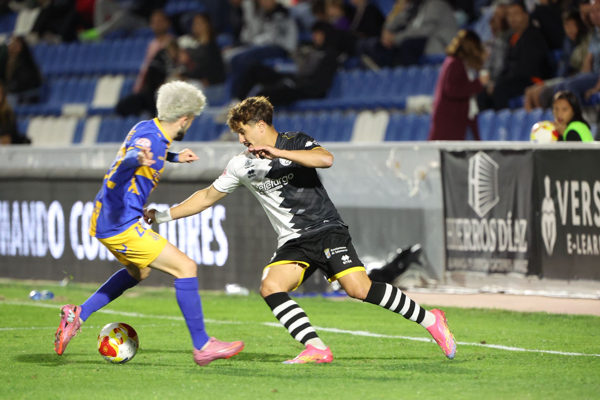 Unionistas remonta al Real Avilés y consigue los tres primeros puntos de la temporada