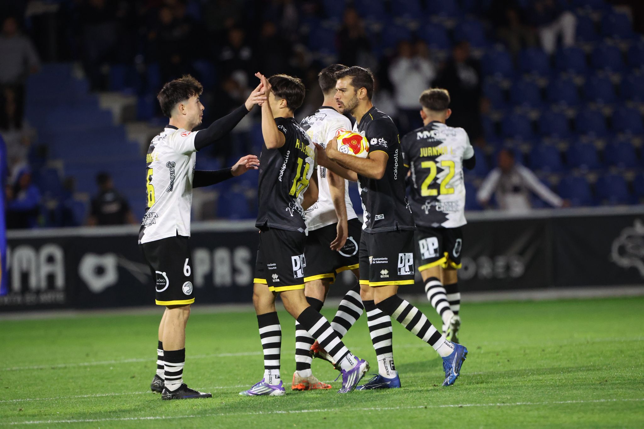 Unionistas remonta al Real Avilés y consigue los tres primeros puntos de la temporada