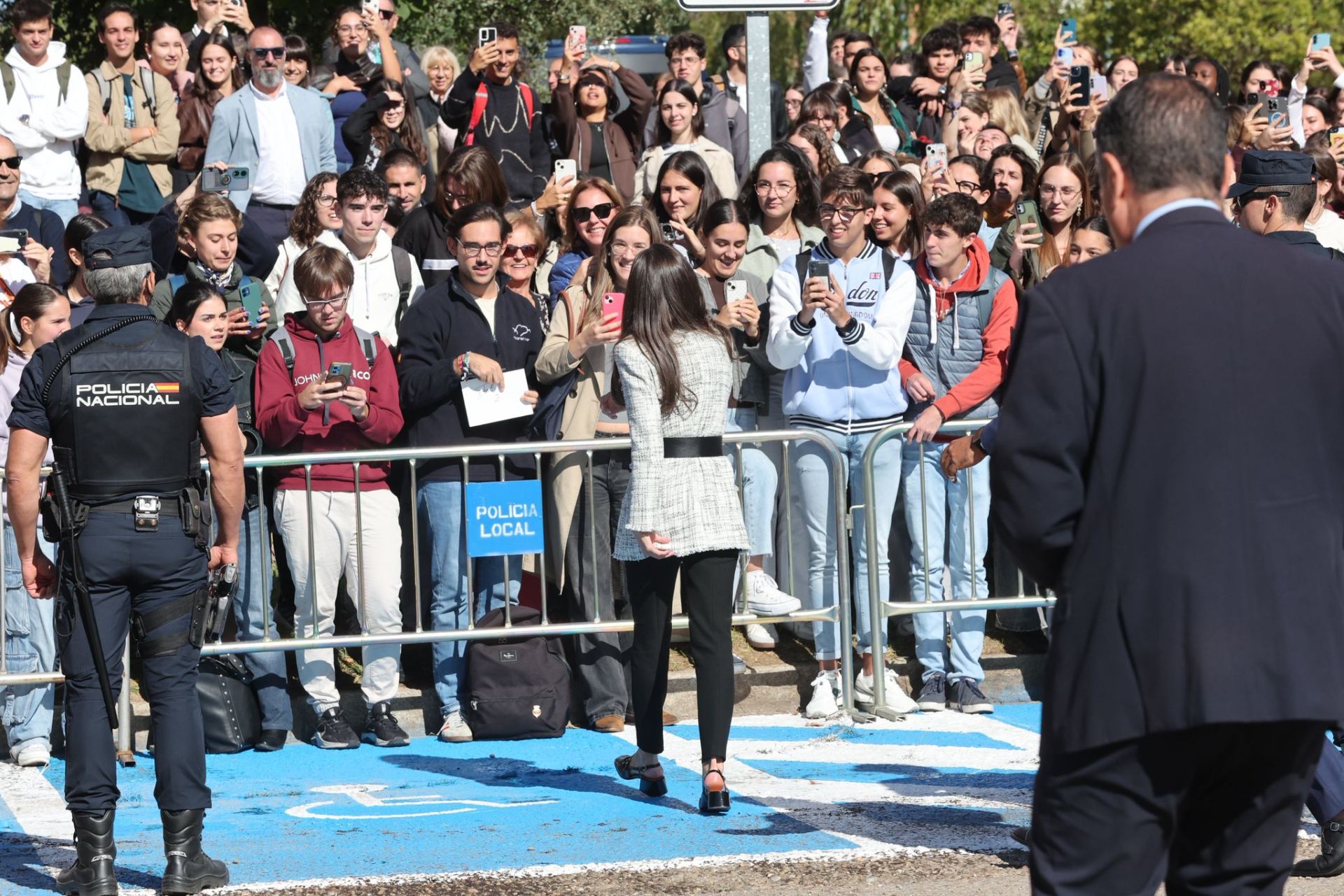 La Reina Letizia visita Salamanca para apoyar la investigación del Cáncer