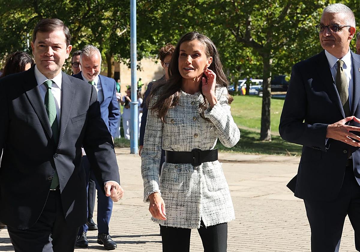 La Reina Letizia visita Salamanca para apoyar la investigación del Cáncer