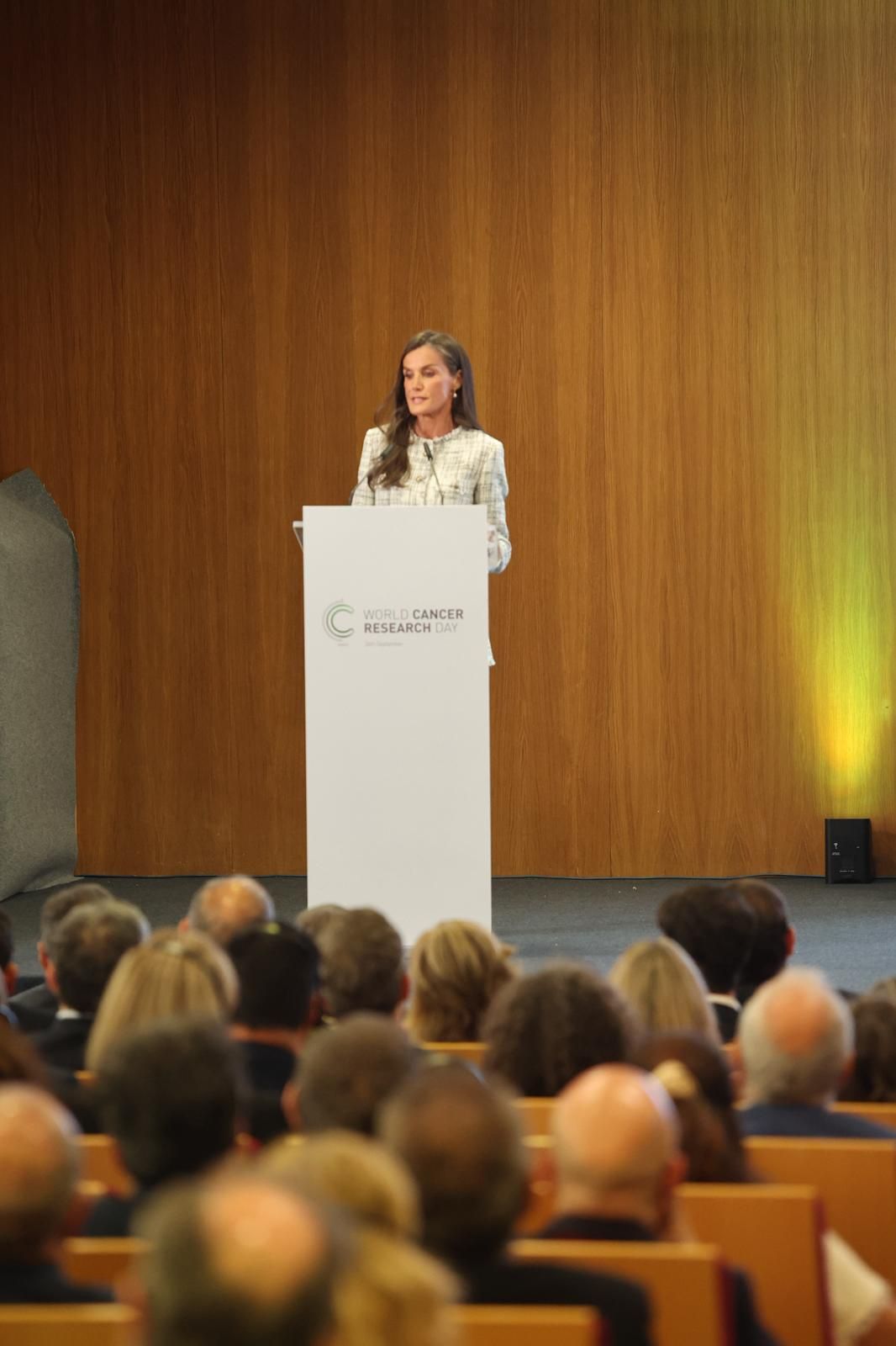 La Reina Letizia visita Salamanca para apoyar la investigación del Cáncer