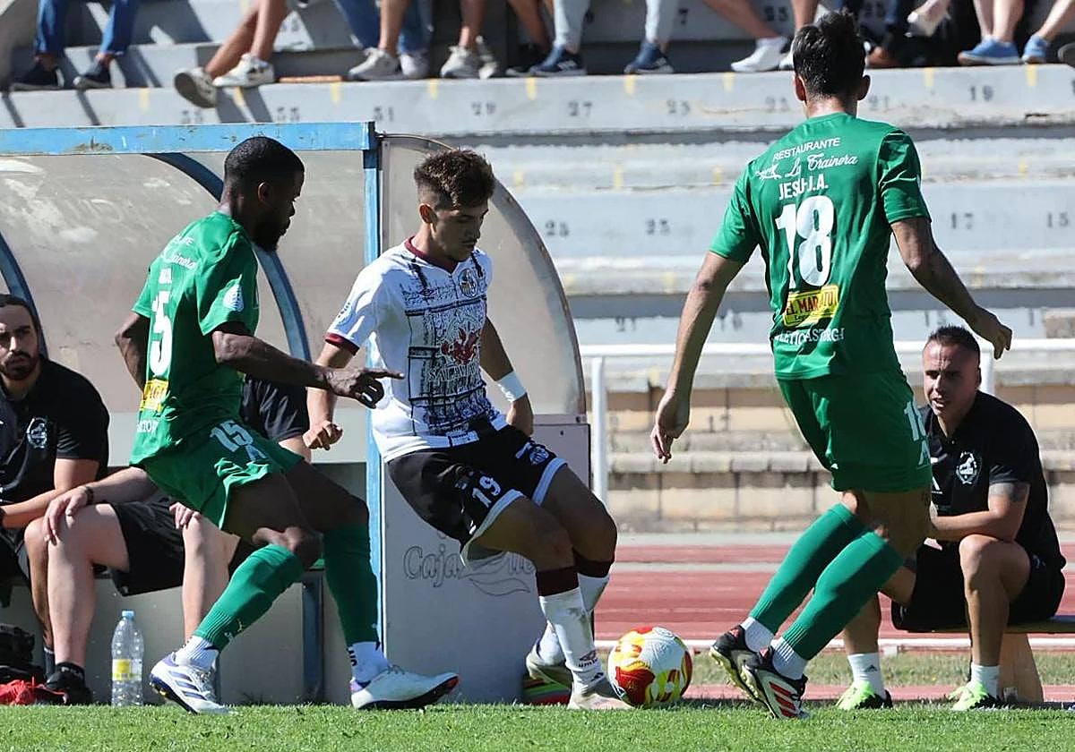 Una acción del duelo entre el Salamanca UDS y el Astorga de la segunda jornada en Las Pistas.