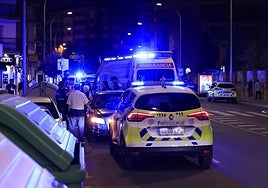 Ambulancia y Policía Local en un atropello.