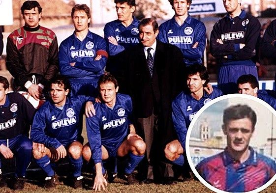 Plantilla de la temporada 91-92 de la UD Salamanca con Pepe Hidalgo, la primera temporada de Peña en el club, y a la derecha, Peña en el Extremadura.