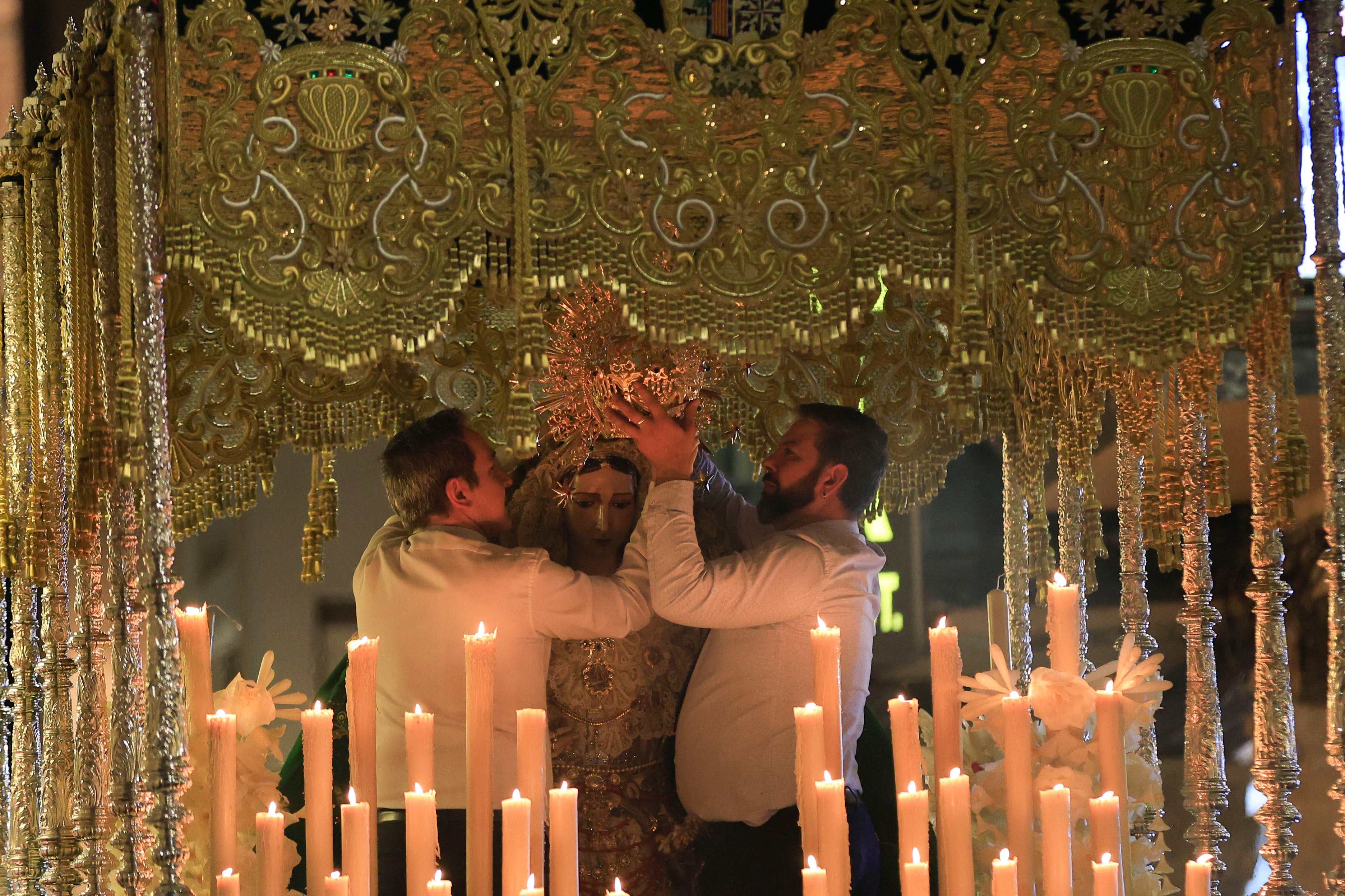 La procesión extraordinaria de la Esperanza, en imágenes