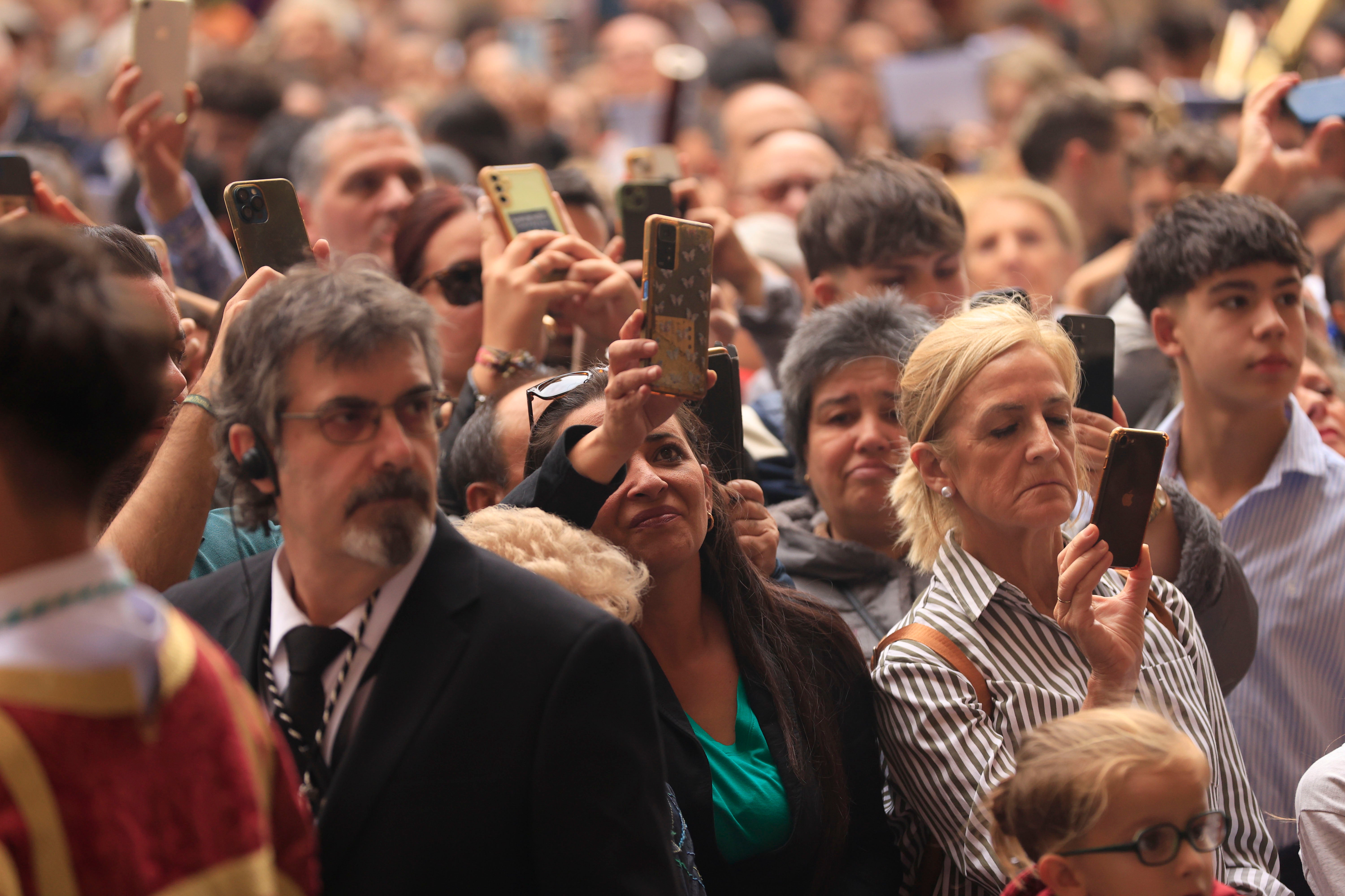 La procesión extraordinaria de la Esperanza, en imágenes