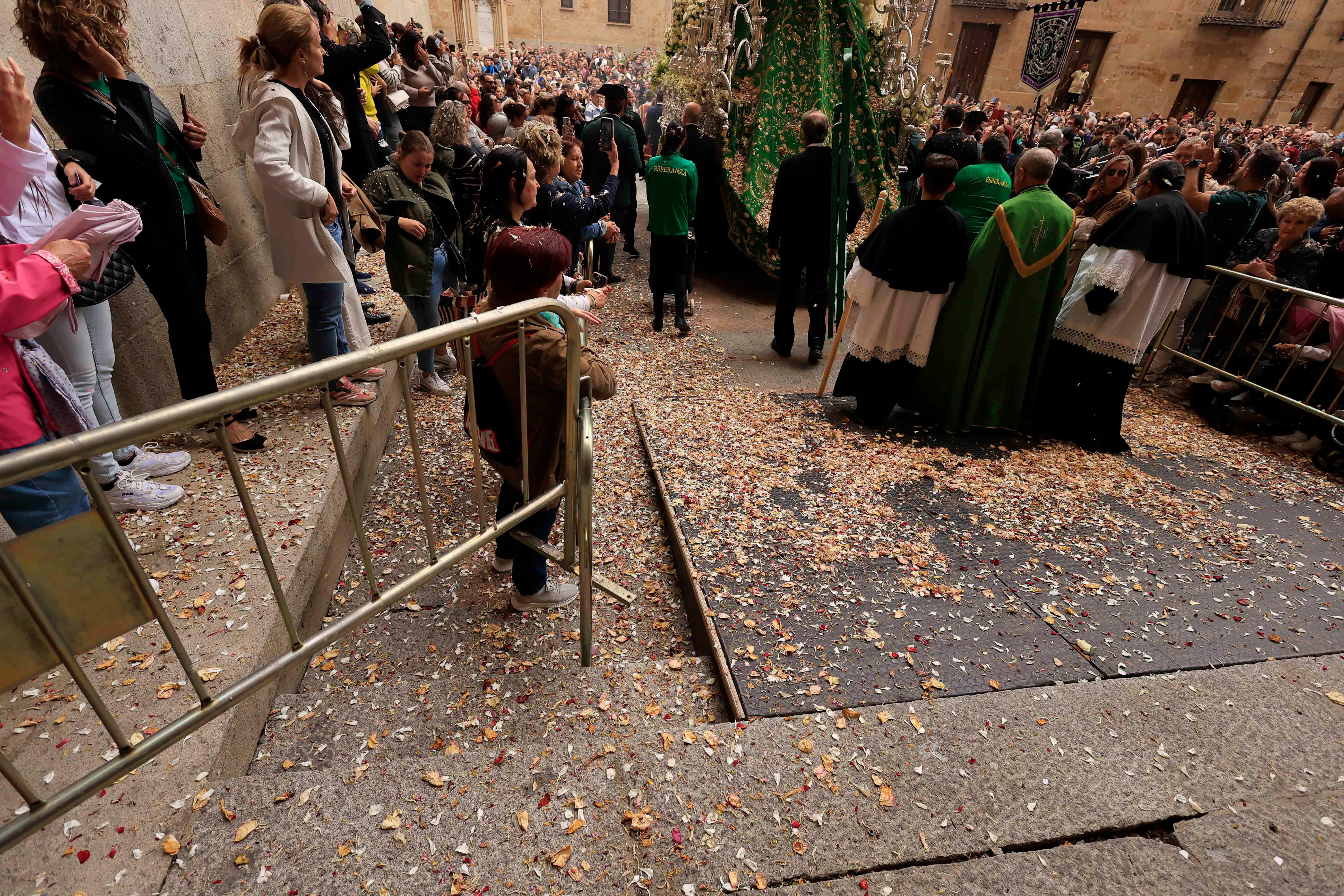 La procesión extraordinaria de la Esperanza, en imágenes