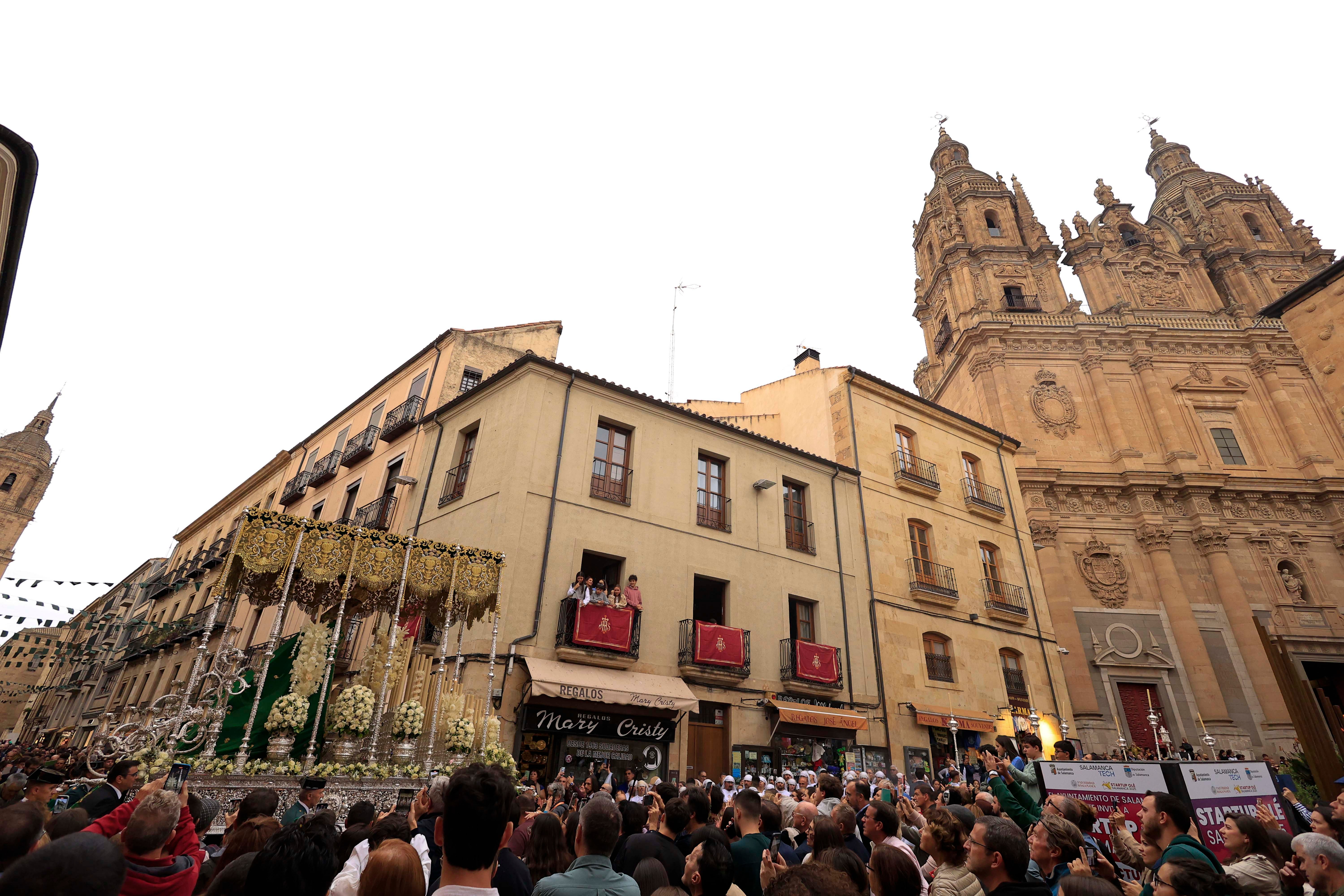 La procesión extraordinaria de la Esperanza, en imágenes