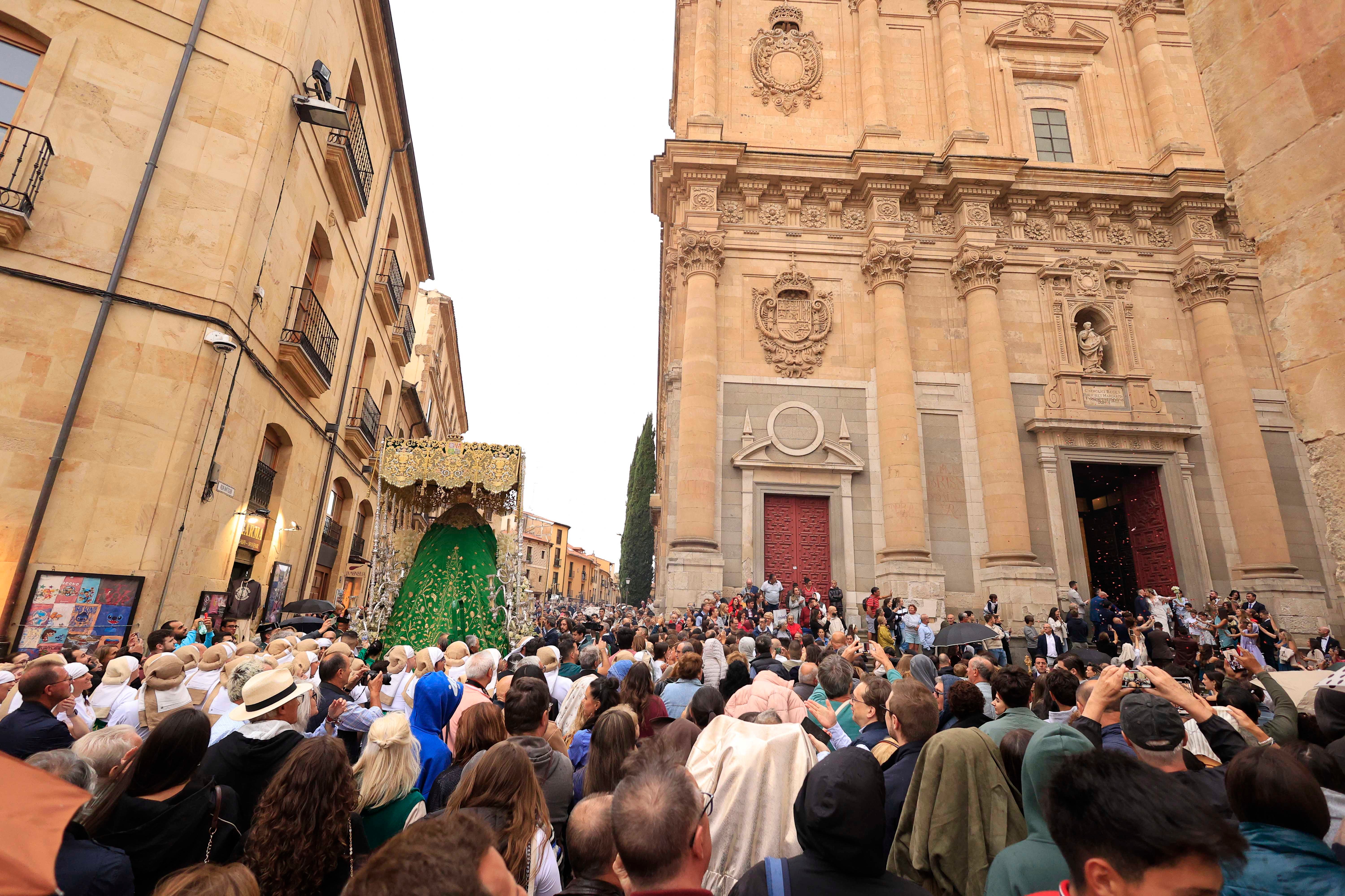 La procesión extraordinaria de la Esperanza, en imágenes