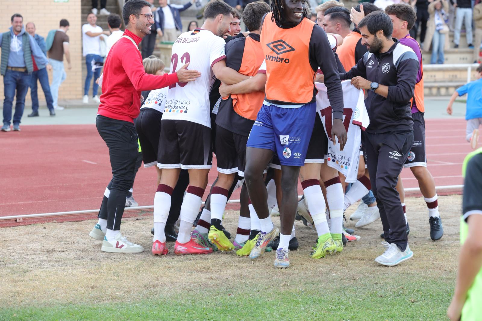 El Salamanca CF UDS vence al Ourense con un gol en el descuento
