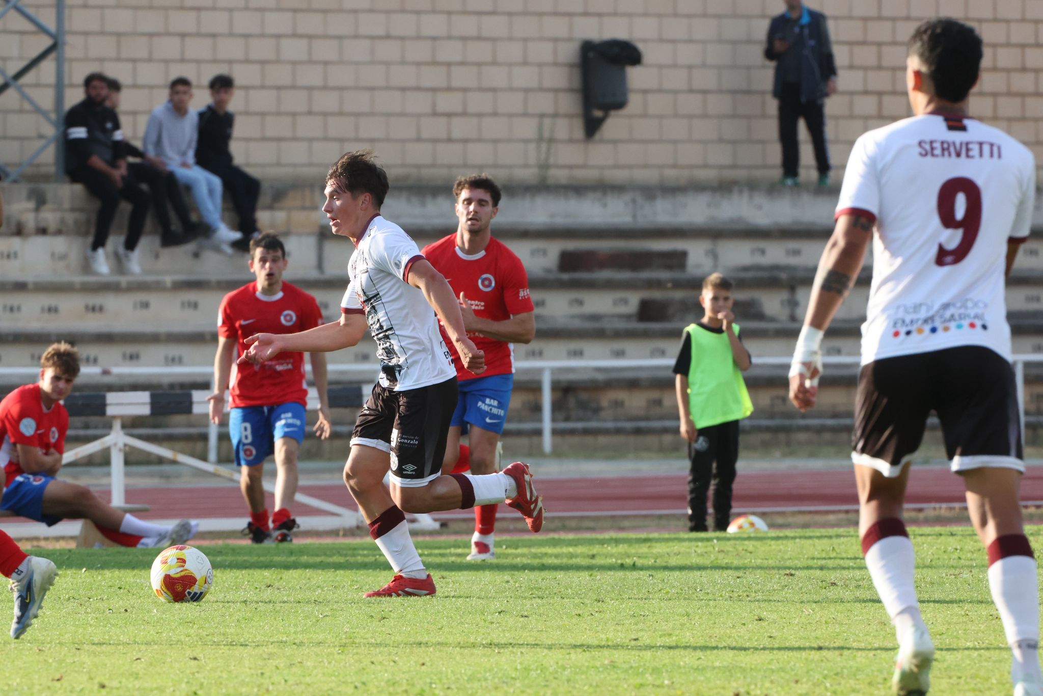 El Salamanca CF UDS vence al Ourense con un gol en el descuento