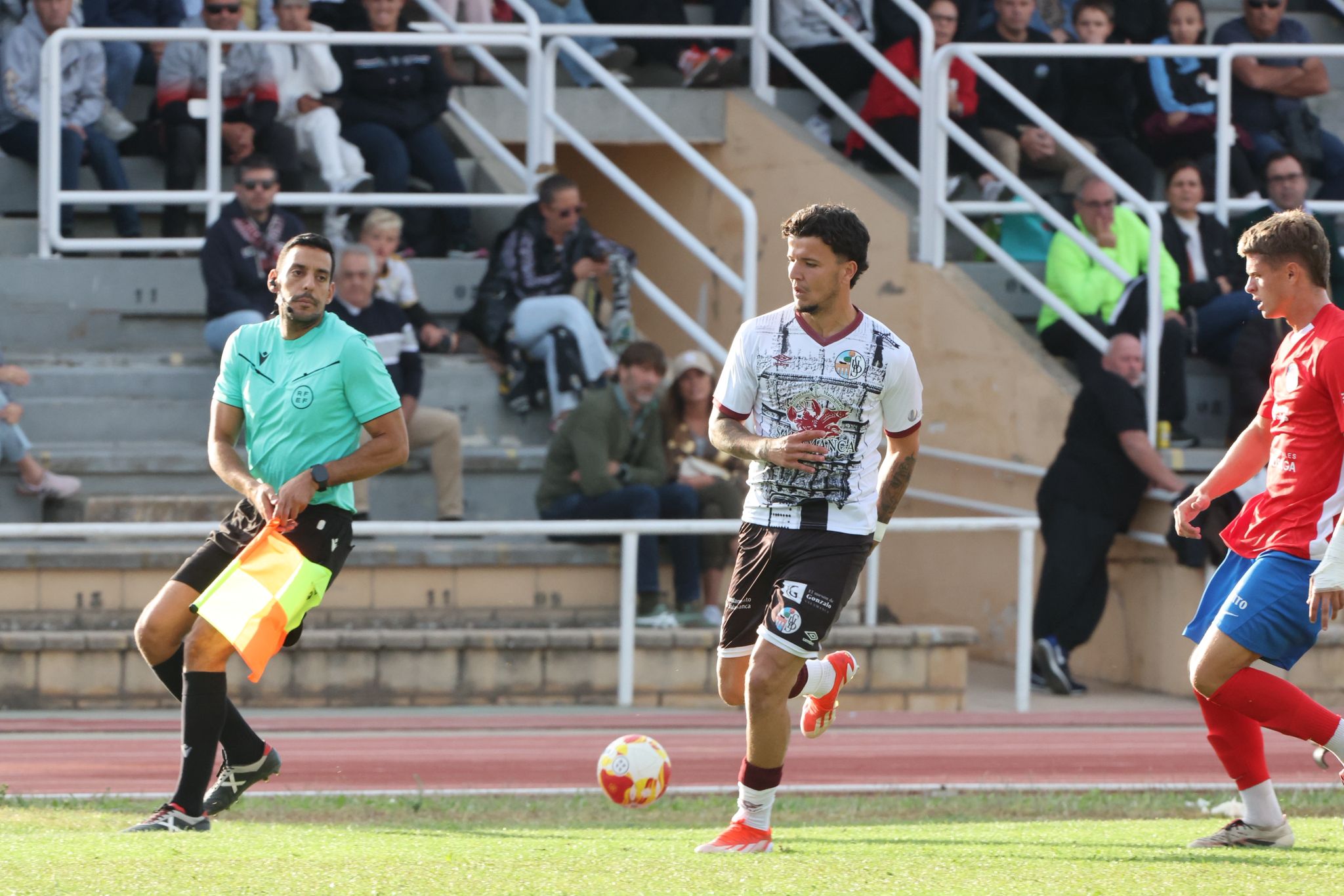 El Salamanca CF UDS vence al Ourense con un gol en el descuento