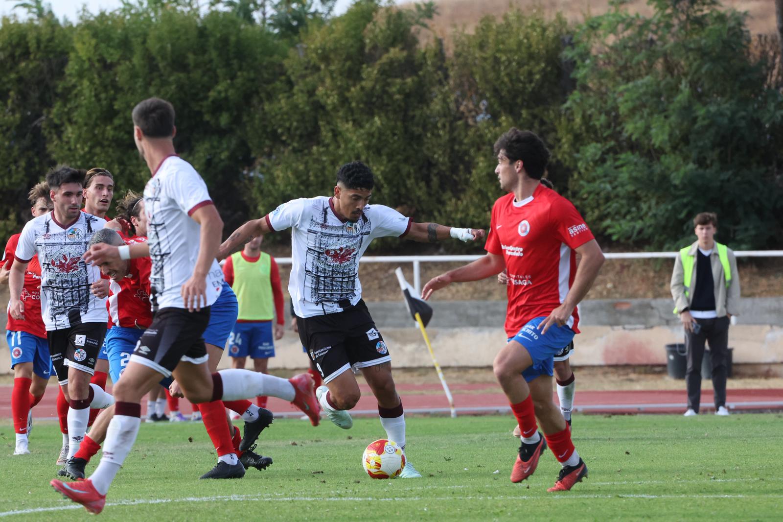El Salamanca CF UDS vence al Ourense con un gol en el descuento
