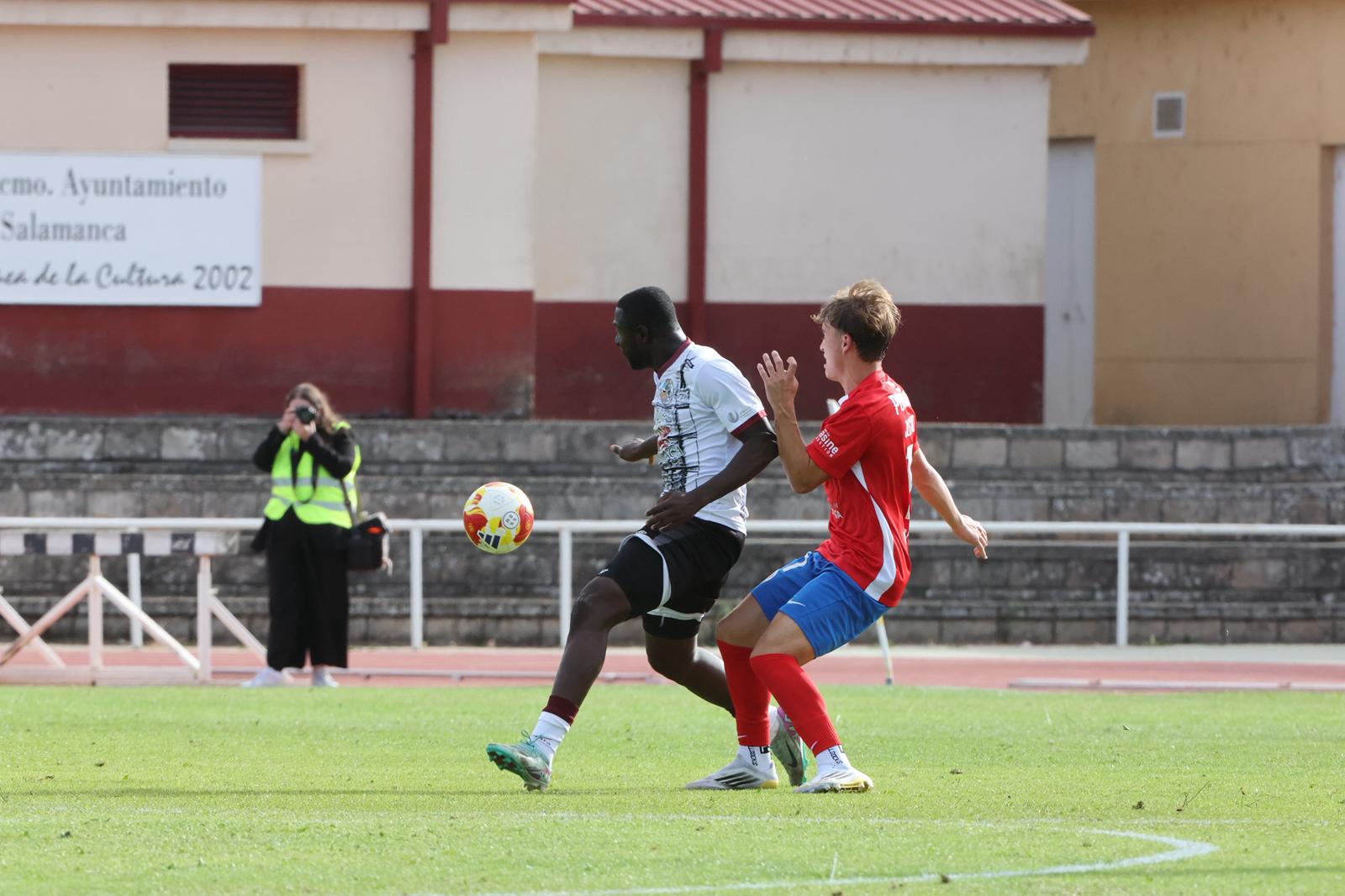 El Salamanca CF UDS vence al Ourense con un gol en el descuento