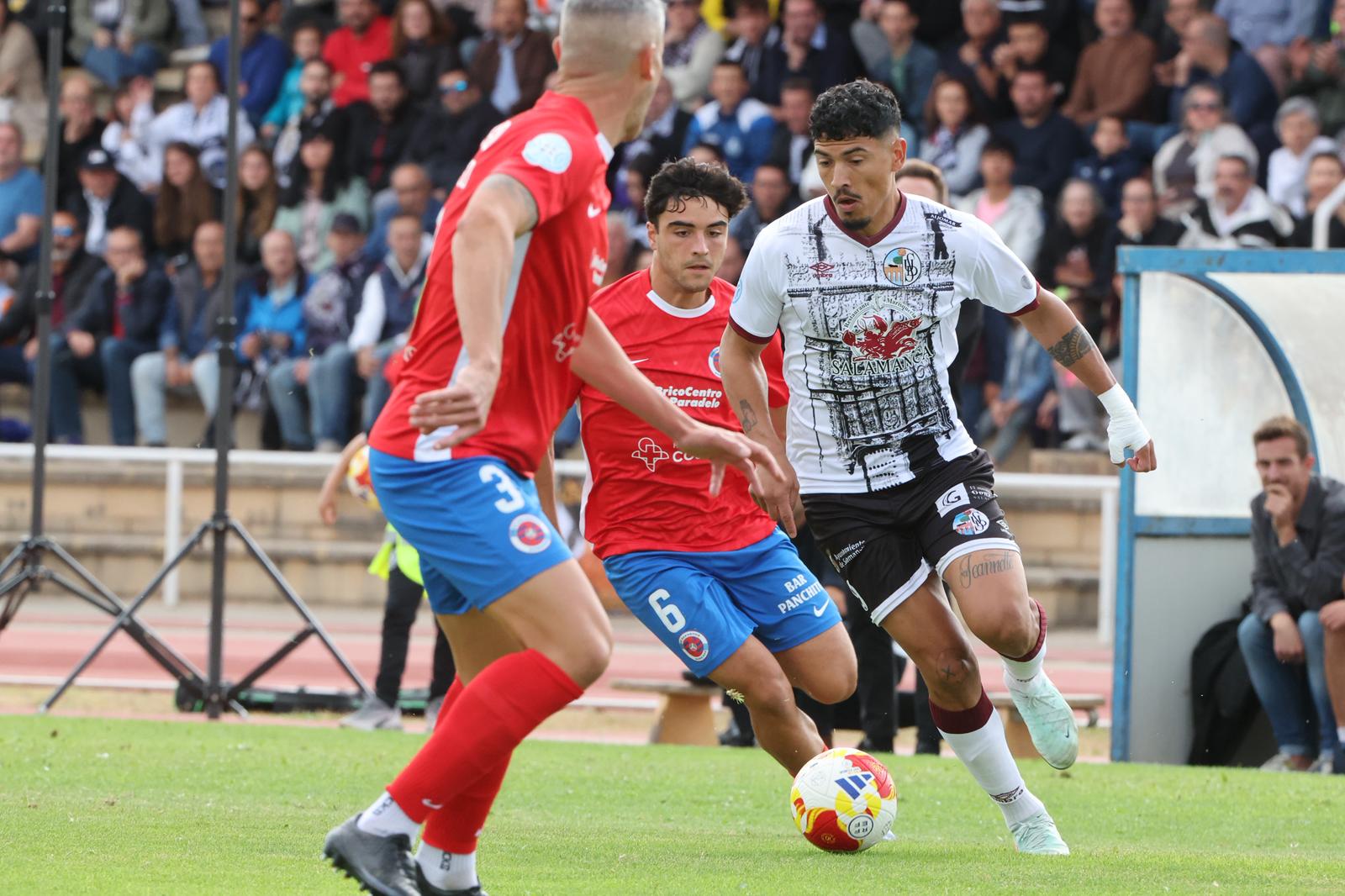 El Salamanca CF UDS vence al Ourense con un gol en el descuento