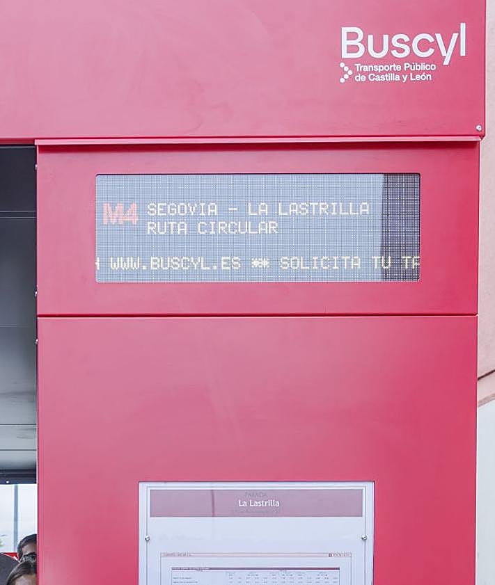Imagen secundaria 2 - Las marquesinas ofrecen información sobre Buscyl y sobre el estado de los trayectos que reciben.