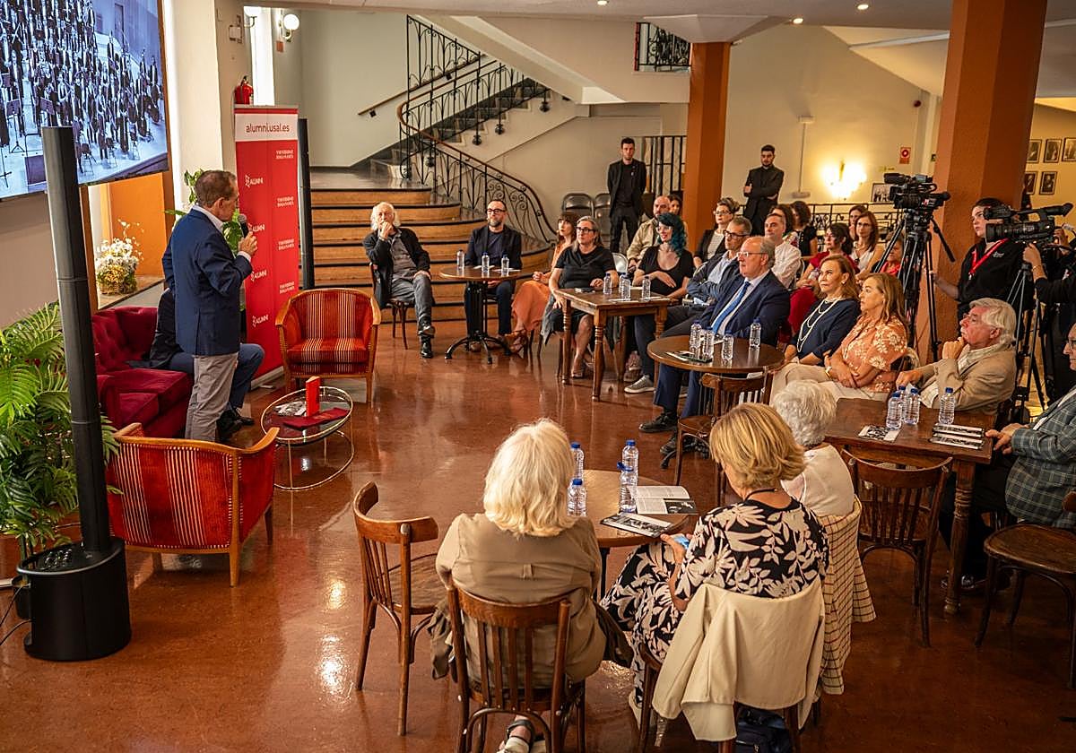 La bienvenida corrió a cargo de Antonio Huertas, presidente de Alumni y de MAPFRE.
