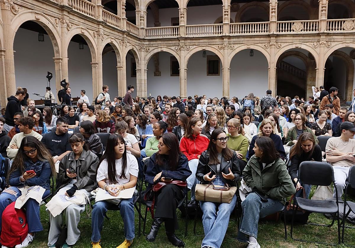 Recibimiento de estudiantes internacionales en la Universidad de Salamanca.