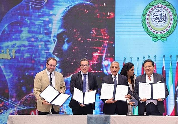 El rector Juan Manuel Corchado participó en la firma del acuerdo que tuvo lugar en el contexto del First Annual Aral Forum on Artificial Intelligence.