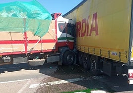 Accidente entre dos camiones