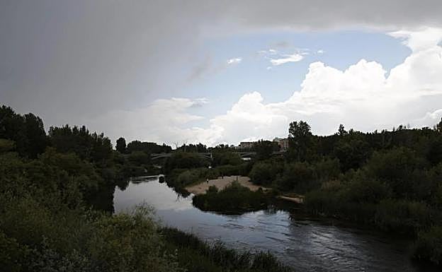 Una de las islas fluviales del río Tormes a su paso por Salamanca.