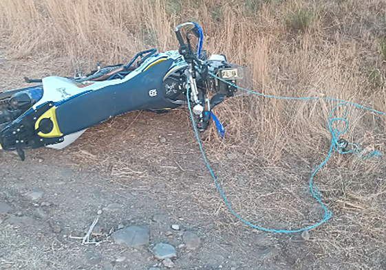 Coloca un cable en un camino y provoca heridas en el cuello a un motorista en Salamanca