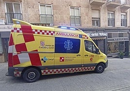 Ambulancia de Soporte Vital Básico en las calles de Salamanca en una imagen de archivo